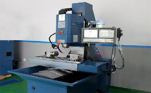 三軸(zhou)立式加(jia)工中心(xin)的介紹(shao)與推薦(jian)